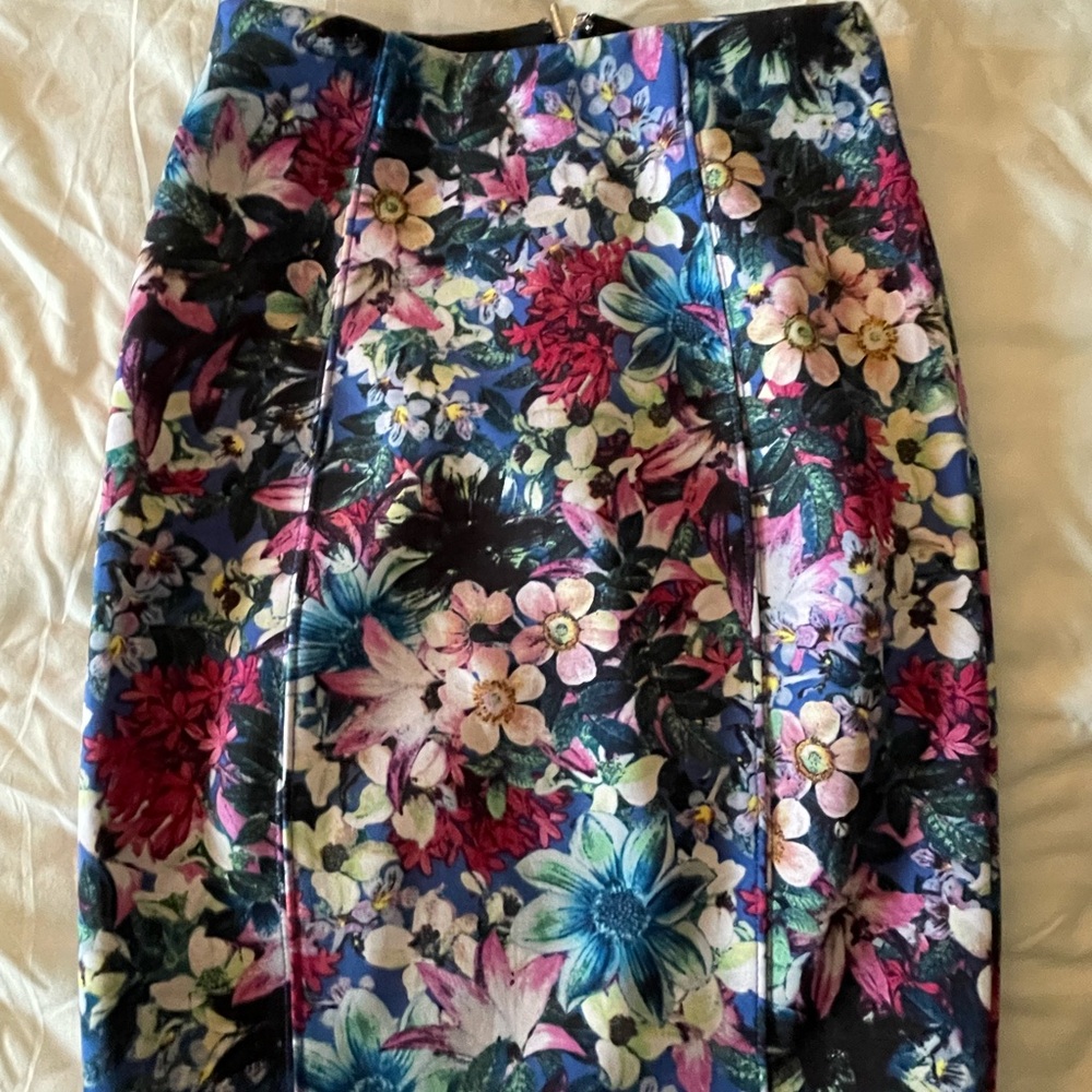 Worn Once - Guess Multicolor Floral Pencil Skirt